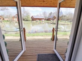 Lily-pad Lodge - Lincolnshire - 954121 - thumbnail photo 9