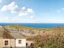 A view of the ocean and cliffs near a house at Sunset View in Porth