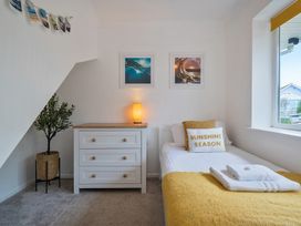 A bedroom with a bed and dressing table at Sunset View in Porth