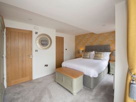 A bedroom with a bed and bedside tables at Harbour Sunset