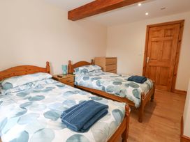 A bedroom with two single beds and a drawer at Mallows Byre in Yetminster