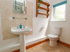 A bathroom with sink and toilet at Mallows Byre in Yetminster