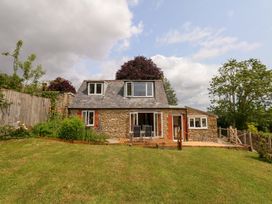A house with garden and patio at Mallows Byre in Yetminster