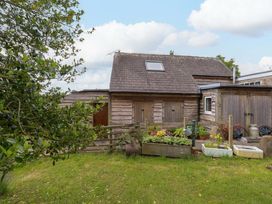 A garden with a shed and vegetable bed at Mallows Byre in Yetminster