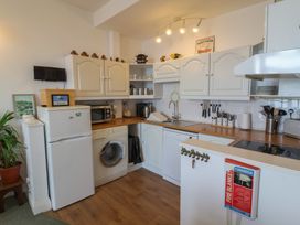 A kitchen with appliances and cabinets at Close to Shore