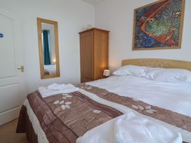 A bedroom with a double bed and a wardrobe at Close to Shore 