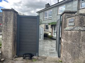 An outdoor view of a gate leading to a house at Jakanori in Staveley