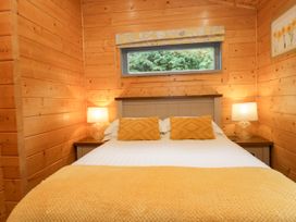 A bedroom with a bed and lamps at Elm Lodge in Ulverston