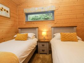 A bedroom with two single beds and a window at Elm Lodge in Ulverston