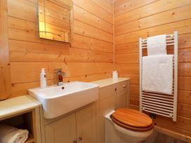 A bathroom with sink and toilet at Elm Lodge in Ulverston