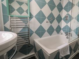 A bathroom with a bathtub and sink at Pegs in Porthleven