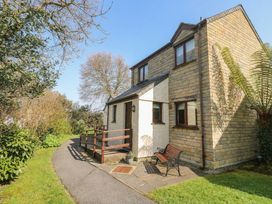 A house with a pathway and garden at Two Hoots in Falmouth