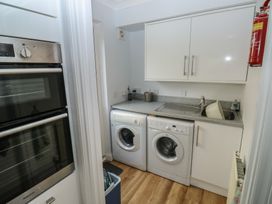 A utility room with a washing machine and dishwasher at Glebe House in Bigbury