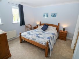 A bedroom with a bed and bedside tables at Glebe House in Bigbury