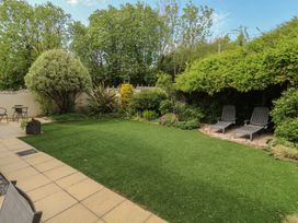 A garden with lawn and chairs at Glebe House in Bigbury