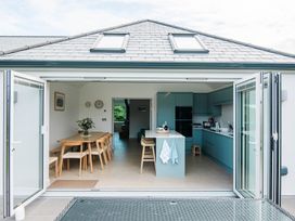 A kitchen with a dining area at Lanesend in St Agnes