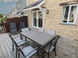 An outdoor seating area with a table and chairs at Rosemary Cottage in Falmouth