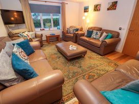 A living room with sofas and a coffee table at Ridgeback House in Mullion