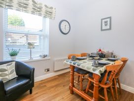 A dining room with a table and chairs at Bythynnod Newydd Trefor near Nefyn