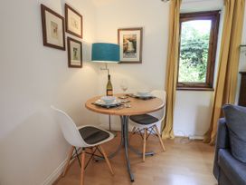 A dining area with a table and chairs at Doe Foot Cottage in Ingleton