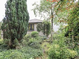 A house surrounded by greenery at Doe Foot Cottage Ingleton