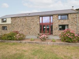 An outdoor area with stone walls and a seating area at The Owl's Hoot in Tacumshane, County Wexford