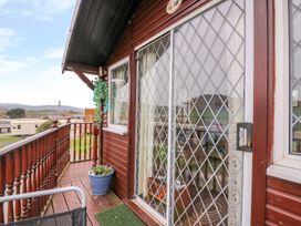 Chalet 18 Smarty's View - Mid Wales - 965588 - thumbnail photo 14