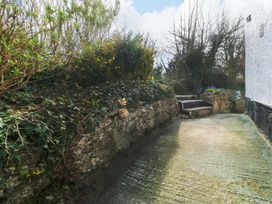 A garden with a stone pathway and steps at The Cottage in Marian-Glas