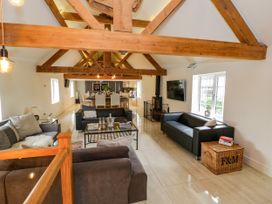 A living room with sofas and a coffee table at Lower Tundridge Cottage Suckley near Malvern