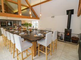 A kitchen with an island and dining area at Lower Tundridge Cottage Suckley near Malvern
