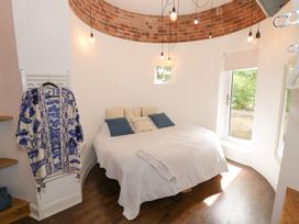 A bedroom with a bed and pillows at Lower Tundridge Cottage in Suckley near Malvern
