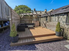 An outdoor space with decking and seating area at Wern Olau Cottage in Groeslon near Caernarfon