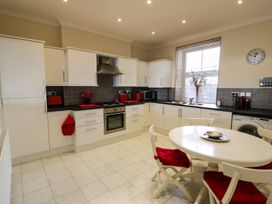 Apartment 3 Marian Y Mor - North Wales - 967080 - thumbnail photo 12