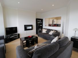 Apartment 3 Marian Y Mor - North Wales - 967080 - thumbnail photo 2