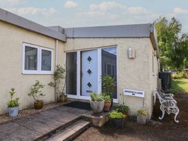 The entrance with plants and seating at Brookfield Lodge in Drimpton