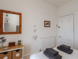 A bedroom with towels on the bed at Wavecrest in Pwllheli