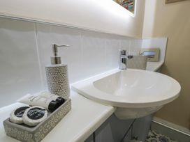 A bathroom with a sink and toiletries at Lan y Mor in Porthmadog
