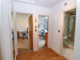 A hallway with doors leading to a bedroom and shower at The Bungalow in Morfa Nefyn near Pwllheli