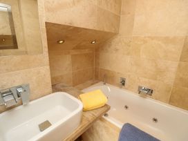 19 Seaview Apartments - Hampshire - 970507 - thumbnail photo 21