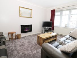 Seaspray - North Yorkshire (incl. Whitby) - 971050 - thumbnail photo 3