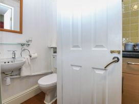 A bathroom with a hand basin and toilet at Maesawel Studio Llanfair