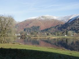 A landscape view of mountains and water at Stonegarth Cottage in Grasmere