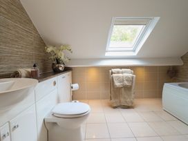 A bathroom with a sink, toilet, and bathtub at Cefn Uchaf Cottage, Llanbedr