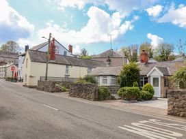 A view of houses and a road at Riverlea in Dyserth