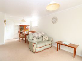 16 Heron Gardens - Norfolk - 973883 - thumbnail photo 5