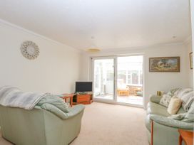 16 Heron Gardens - Norfolk - 973883 - thumbnail photo 6