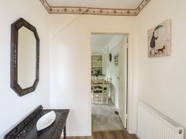 A hallway with a console table and a mirror at Dubrovnik