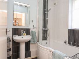 A bathroom with a sink and shower at Dubrovnik