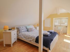A bedroom with a bed and bedside table at Pottery Barn in Branscombe