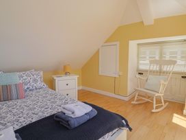 A bedroom with a bed and nightstand at Pottery Barn in Branscombe
